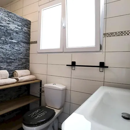 Maison D'une Avec Terrasse Et Wifi A Vernon *